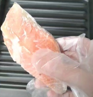 塩鮭焼く前2_コピー